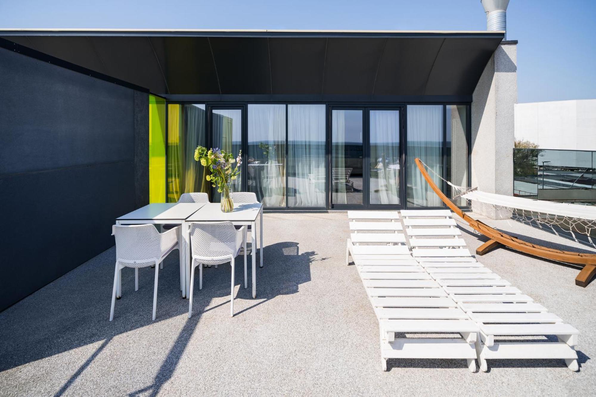 Riva Mamaia Beach Aparthotel エクステリア 写真